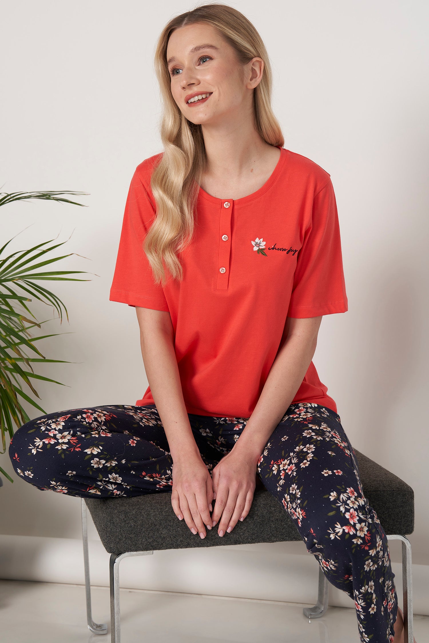 Kurzarm Pyjama-Set mit Gänseblümchen-Stickerei