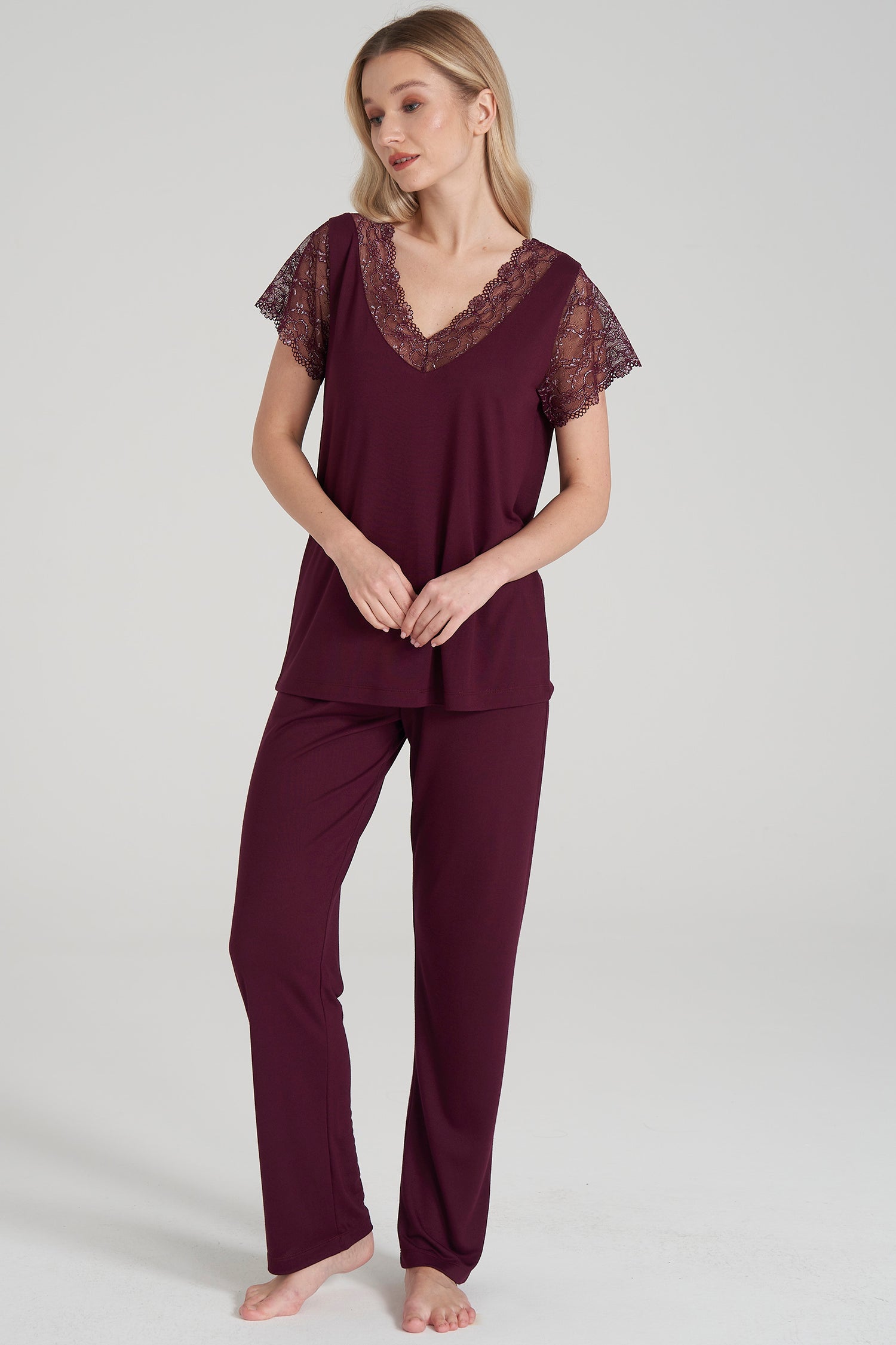 Lace pajama set with short sleeves