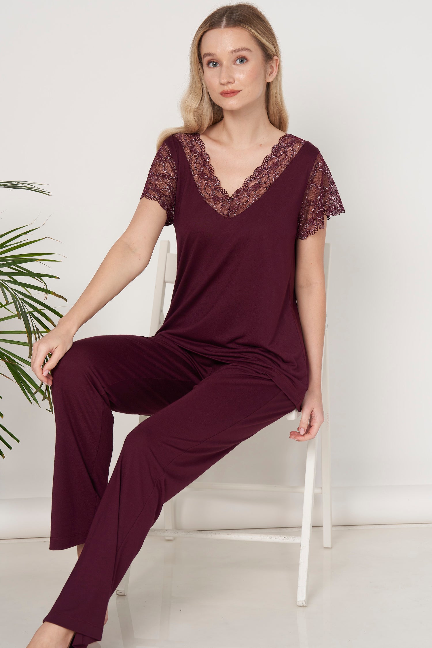 Lace pajama set with short sleeves